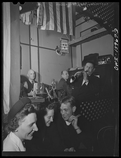 New York, New York. Band in an Irish-American restaurant O'Reilly's at Third Avenue and Fifty-Fourth Street, on Saturday night