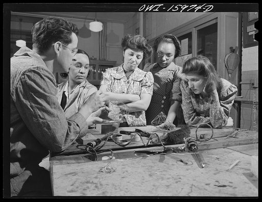 New York, New York. Industrial training for war work offered to women by New York University under United States Government sponsorship. Teaching women to weld and solder
