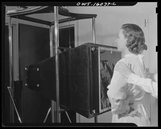 Detroit, Michigan. New method of making x-ray photographs size 4x5 inches instead of larger. Used at the Herman Kiefer Hospital for Communicable Diseases to show various stages of tuberculosis. The patient is placed in front of a flurescent screen and this screen is photographed on ordinary photogra