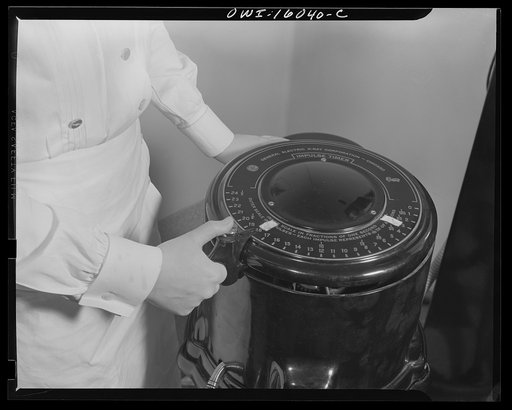 Detroit, Michigan. New method of making x-ray photographs size 4x5 inches instead of larger. Used at the Herman Kiefer Hospital for Communicable Diseases, to show various stages of tuberculosis. Timer for x-ray apparatus