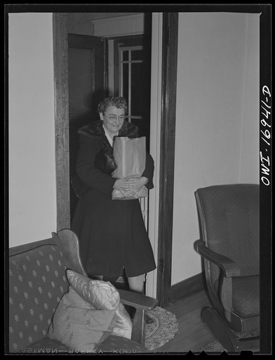 Blue Island, Illinois. Mrs. Senise coming home with food for dinner