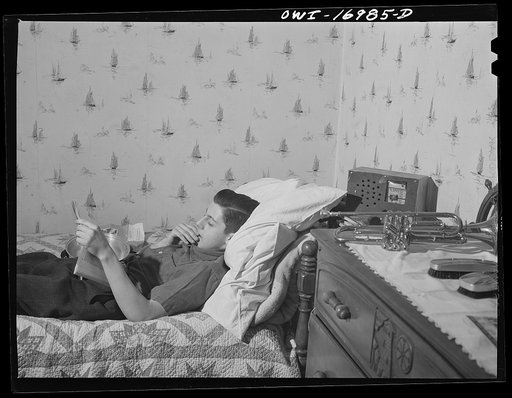 Blue Island, Illinois. Jerry Senise relaxes with a pulp magazine and a bowl of puffed rice