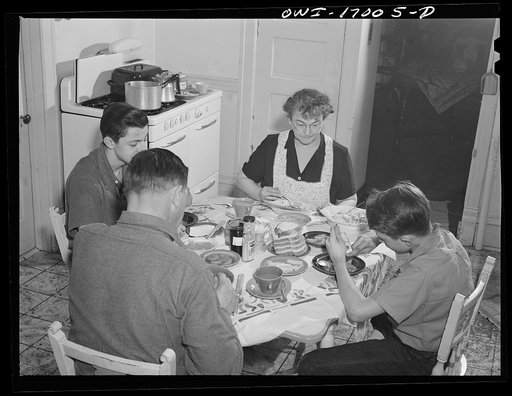 Blue Island, Illinois. The Senise family at dinner