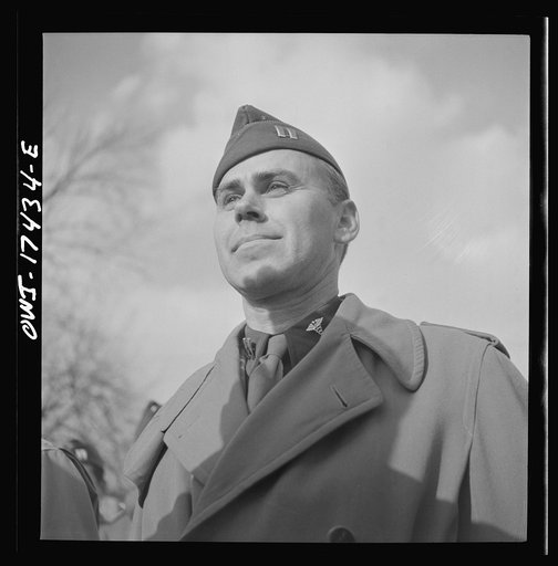 Carlisle, Pennsylvania. U.S. Army medical field service school. This doctor was taken from civilian life; is now a captain in the Army, taking a five-week course in how the Army works before going into active service