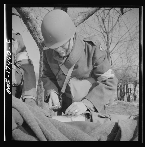 Carlisle, Pennsylvania. Demonstration before Army doctors and officer candidates at the U.S. Army medical field service school. Medical doctor administering sulfanilamide to a "wounded" soldier at a battalion aid station