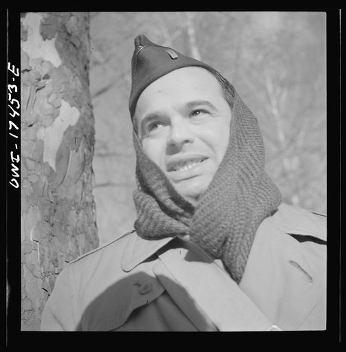 Carlisle, Pennsylvania. Demonstration before Army doctors and officer candidates at the U.S. Army medical field service school. Army doctors who are taking a five-week course watching the demonstration in weather ten degrees below zero