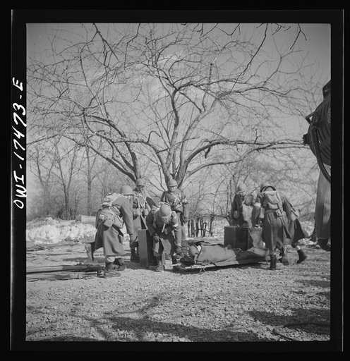 Carlisle, Pennsylvania. Demonstration before Army doctors and officer candidates at the U.S. Army medical field service school. Litter bearers bringing "wounded" soldiers into a field collecting station