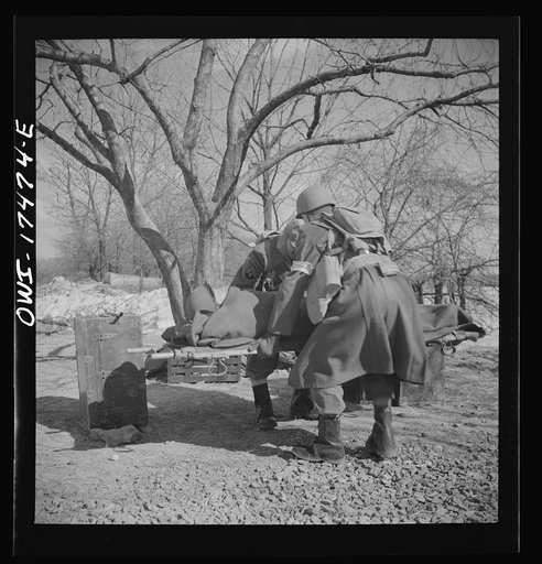 Carlisle, Pennsylvania. Demonstration before Army doctors and officer candidates at the U.S. Army medical field service school. Litter bearers bringing "wounded" soldiers into a field collecting station