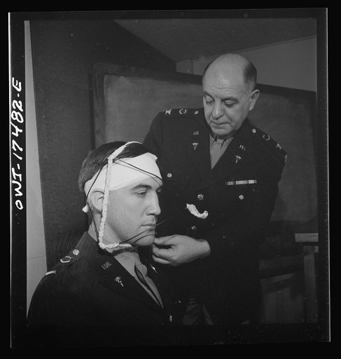 Carlisle, Pennsylvania. U.S. Army medical field service school. Demonstration of the treatment for a broken jaw to Army dentists