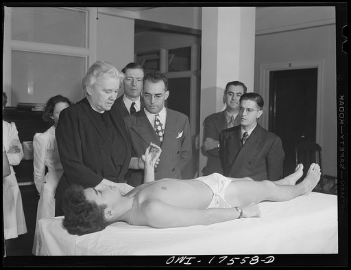Minneapolis, Minnesota. Sister Kenny conducting a class at the Elizabeth Kenny Institute. Observing are Dr. James Vila of San Juan, Puerto Rico and Dr. Pedro Gonzales of Havana, Cuba. The patient is Dr. Vila's son