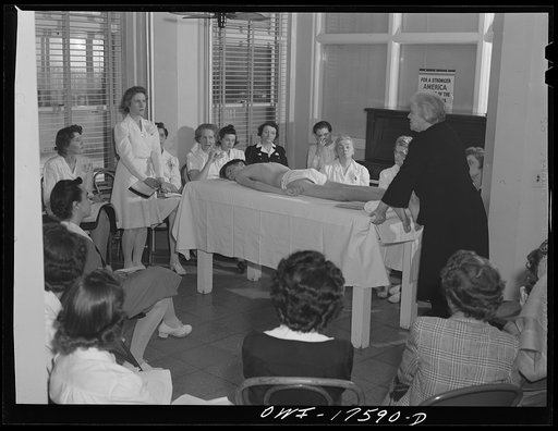 Minneapolis, Minnesota. Sister Kenny conducting a class for technicians at the Elizabeth Kenny Institute