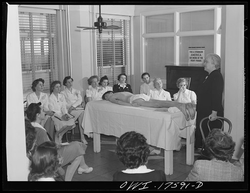 Minneapolis, Minnesota. Sister Kenny conducting a class for technicians at the Elizabeth Kenny Institute