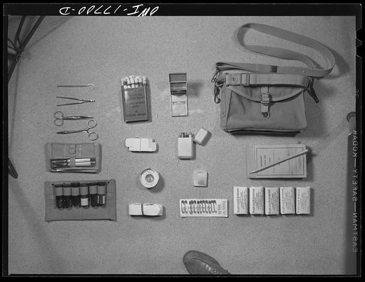 Carlisle, Pennsylvania. Medical field service training school. Contents of the kit carried by a medical officer: surgical kit and instruments, iodine swabs, sterilizer, pill boxes, hypodermic case, diagnosis tags, adhesive tape, hypodermic needles, medicinal vials, tourniquet, safety pins, and gauze