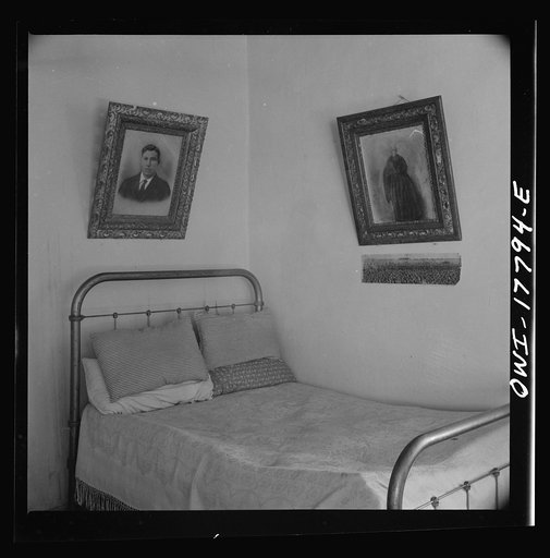 Trampas, New Mexico. Wall decorations in one of the bedrooms in the house of Juan Lopez, the majordomo [i.e., steward
