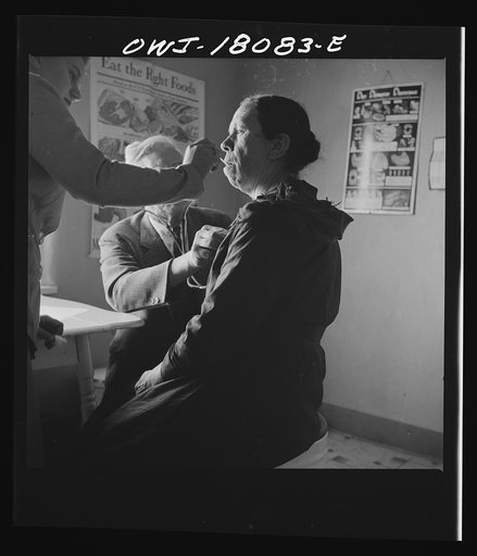 Questa, New Mexico. Examination in the clinic operated by the Taos county cooperative health association
