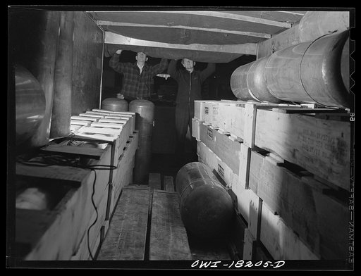 New York, New York. Associated Transport Company. Closing up a truck which is going out on local deliveries