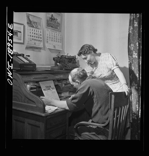 Moreno Valley, Colfax County, New Mexico. William Heck, a cattleman, and his wife making out their income tax form