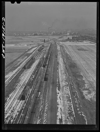 Argentine, Kansas. General view of part of the Atchison, Topeka and Santa Fe Railroad yards and shops