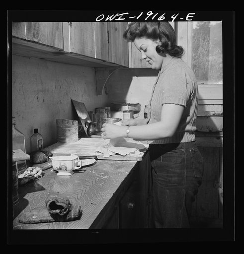 Moreno Valley, Colfax County, New Mexico. Mary Mutz making an apple pie on the Mutz ranch