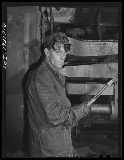 Topeka, Kansas. William Grace, machinist in the Atchison, Topeka and Santa Fe Railroad locomotive shops