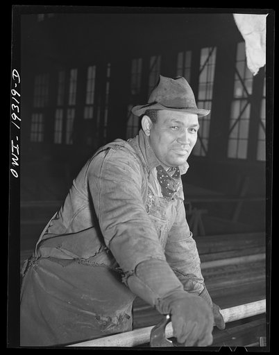 Topeka, Kansas. Worker employed in the Atchison, Topeka and Santa Fe Railroad flue shop