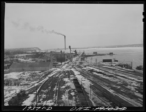 Fort Madison, Iowa. View of the east end of the Atchison, Topeka and Santa Fe Railroad yard. On the right is the Mississippi River