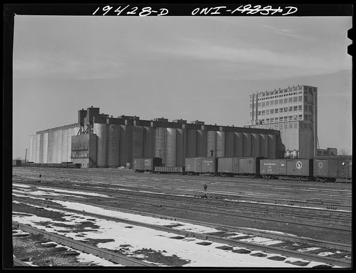 Argentine, near Kansas City, Kansas. The Atchison, Topeka and Santa Fe Railway's ten million bushel grain elevator