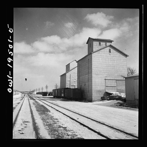Ransom, Illinois. Passing farmers' grain elevators on a siding along the Atchison, Topeka and Santa Fe Railroad between Chicago and Chillicothe, Illinois