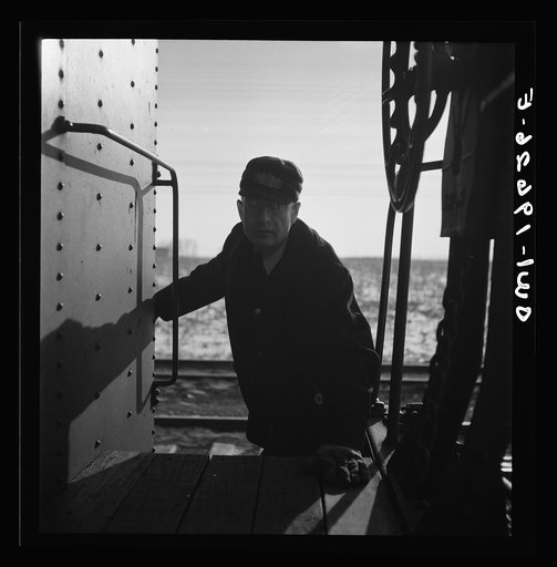 Untitled photo, possibly related to: Dahinda, Illinois. A conductor on the Atchison, Topeka and Santa Fe Railroad between Chillicothe, Illinois and Fort Madison, Iowa coupling two cars that had been disconnected
