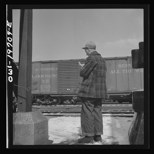 Argentine, Kansas. A yard clerk making notes of car numbers in the Atchison, Topeka, and Santa Fe Railroad yard