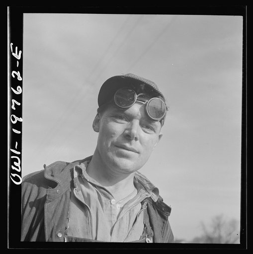 Topeka, Kansas. William Massey, steel car repairer and rivet bucker, at the car shops of the Atchison, Topeka and Santa Fe Railroad
