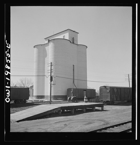 Harper, Kansas. Grain elevator along the Atchison, Topeka and Santa Fe Railroad between Wellington, Kansas and Waynoka, Oklahoma