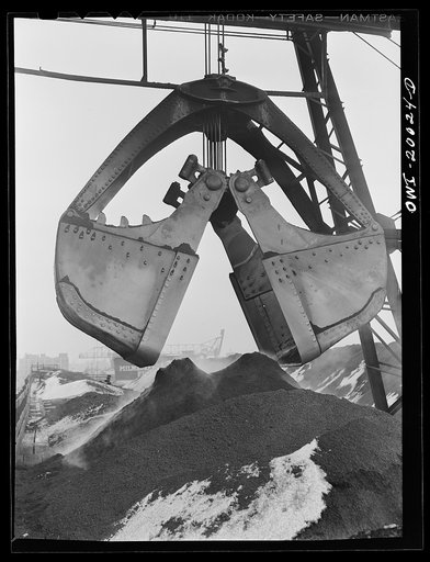 Milwaukee Western Fuel Company, Milwaukee, Wisconsin. The ten-ton bucket used for coal on the bridge of the Fourteenth Street dock of the Milwaukee Western Fuel Company