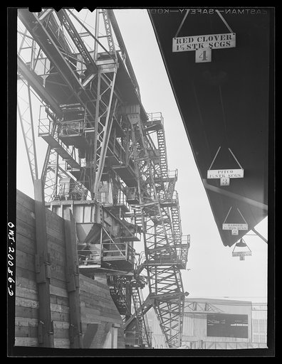 Untitled photo, possibly related to: Milwaukee Western Fuel Company. Milwaukee, Wisconsin. The car loading end of one of the bridges at the Seventeenth Street dock of the Milwaukee Western Fuel Company