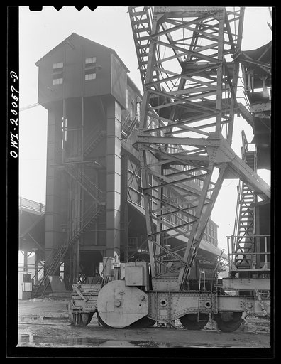Milwaukee Western Fuel Company, Milwaukee, Wisconsin. The processing plant at the Seventeenth Street coal dock of the Milwaukee Western Fuel Company