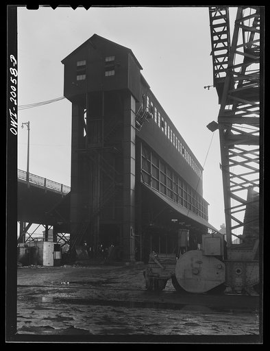 Milwaukee Western Fuel Company, Milwaukee, Wisconsin. The processing plant at the Seventeenth Street coal dock of the Milwaukee Western Fuel Company