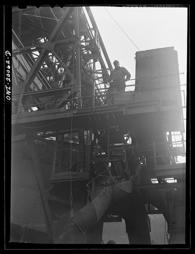 Untitled photo, possibly related to: Milwaukee Western Fuel Company. Milwaukee, Wisconsin. The car loading end of one of the bridges at the Seventeenth Street dock of the Milwaukee Western Fuel Company