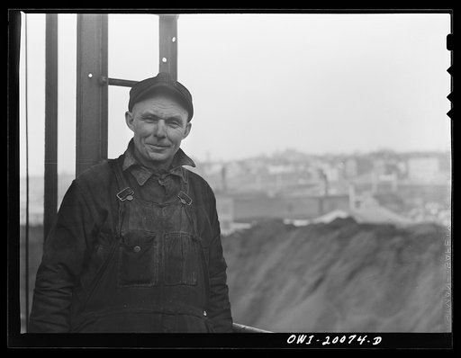 Milwaukee Western Fuel Company, Milwaukee, Wisconsin. Bridge operator on the Seventeenth Street dock of the Milwaukee Western Fuel Company