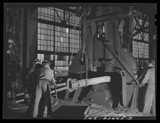 Albuquerque, New Mexico. Hammering out a drawbar under the steam hammer at the Atchison, Topeka and Santa Fe Railroad blacksmith shop