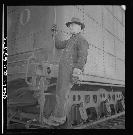 Ricardo, New Mexico. Head brakeman Thomas H. Knight on the Atchison, Topeka, and Santa Fe Railroad between Clovis and Vaughn, New Mexico