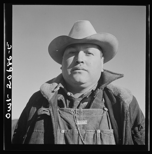 Iden, New Mexico. Assistant foreman George Zamora of Mountainair, New Mexico, on a section job in the Atchison, Topeka and Santa Fe Railroad yard between Clovis and Vaughn, New Mexico