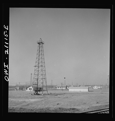 Pampa (vicinity), Texas. Passing an oil field along the Atchison, Topeka and Santa Fe Railroad between Canadian and Amarillo, Texas