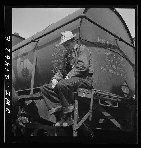 Barstow, California. B.E. Wilson, a brakeman on the Atchison, Topeka and Santa Fe Railroad, waiting for his train to leave