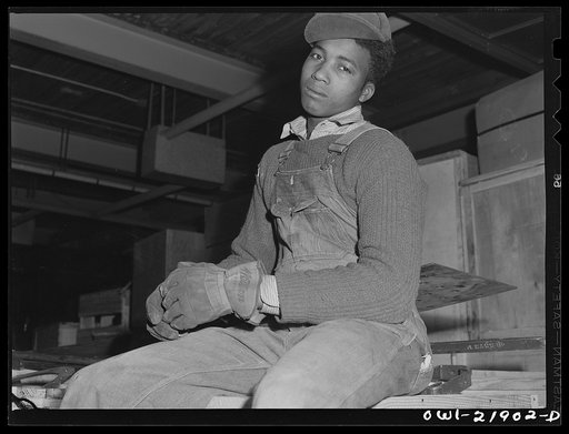 Charlotte, North Carolina. Loading platform worker at the Associated Transport Company