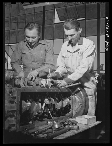 Charlotte, North Carolina. Overhauling a truck motor at the Brown Equipment Company