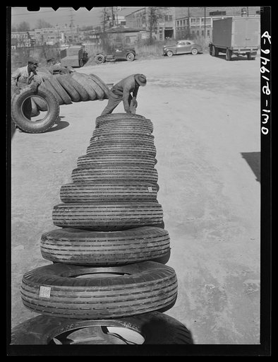 Charlotte, North Carolina. Laying out tires which are to be branded with serial numbers at the Associated Transport Company terminal