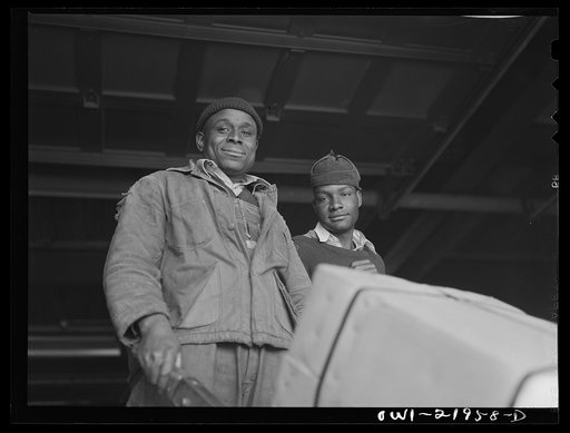 Charlotte, North Carolina. Loading platform workers at the terminal of the Associated Transport Company