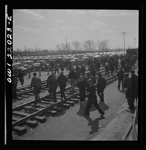 Baltimore, Maryland. Second shift workers leaving the Bethlehem-Fairfield shipyard at 3 PM, making a dash for cars parked along the road