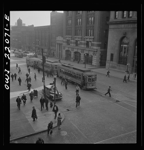 Baltimore, Maryland. Continuous stream of trolleys carrying workers from the Bethlehem Fairfield shipyard to downtown Baltimore disgorges passengers who rush for other trolleys and buses. Trolleys from other parts of the city are sent to this route at hours of the shift change in order to take care 