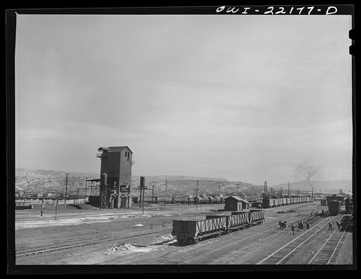 Gallup, New Mexico. General view of the Atchison, Topeka, and Santa Fe Railroad yard and part of the town